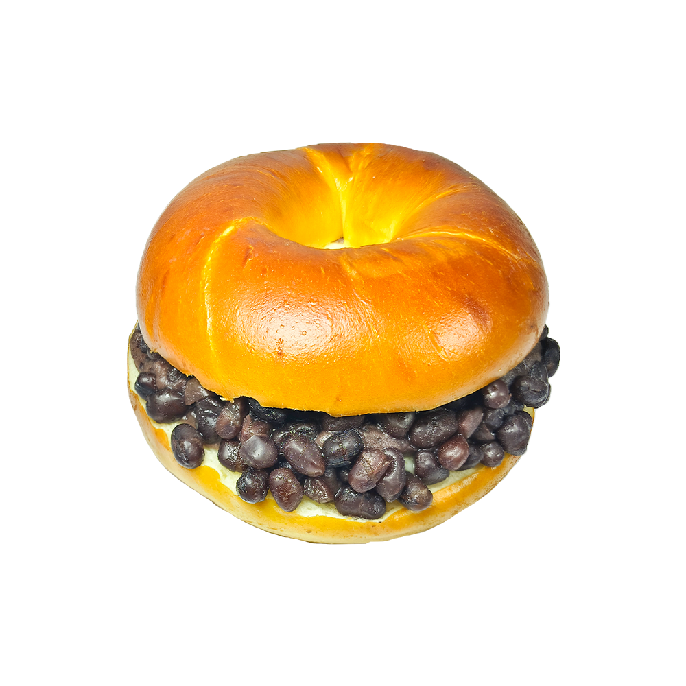 Bagel de queso crema y frijoles rojos con pretzel